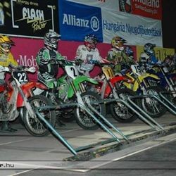 Nemzetközi Terem- Motocross Verseny-Syma Csarnok. 